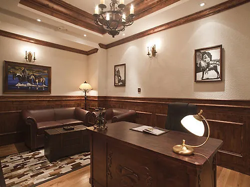 Seventeen Saloon Hotel Da Nang