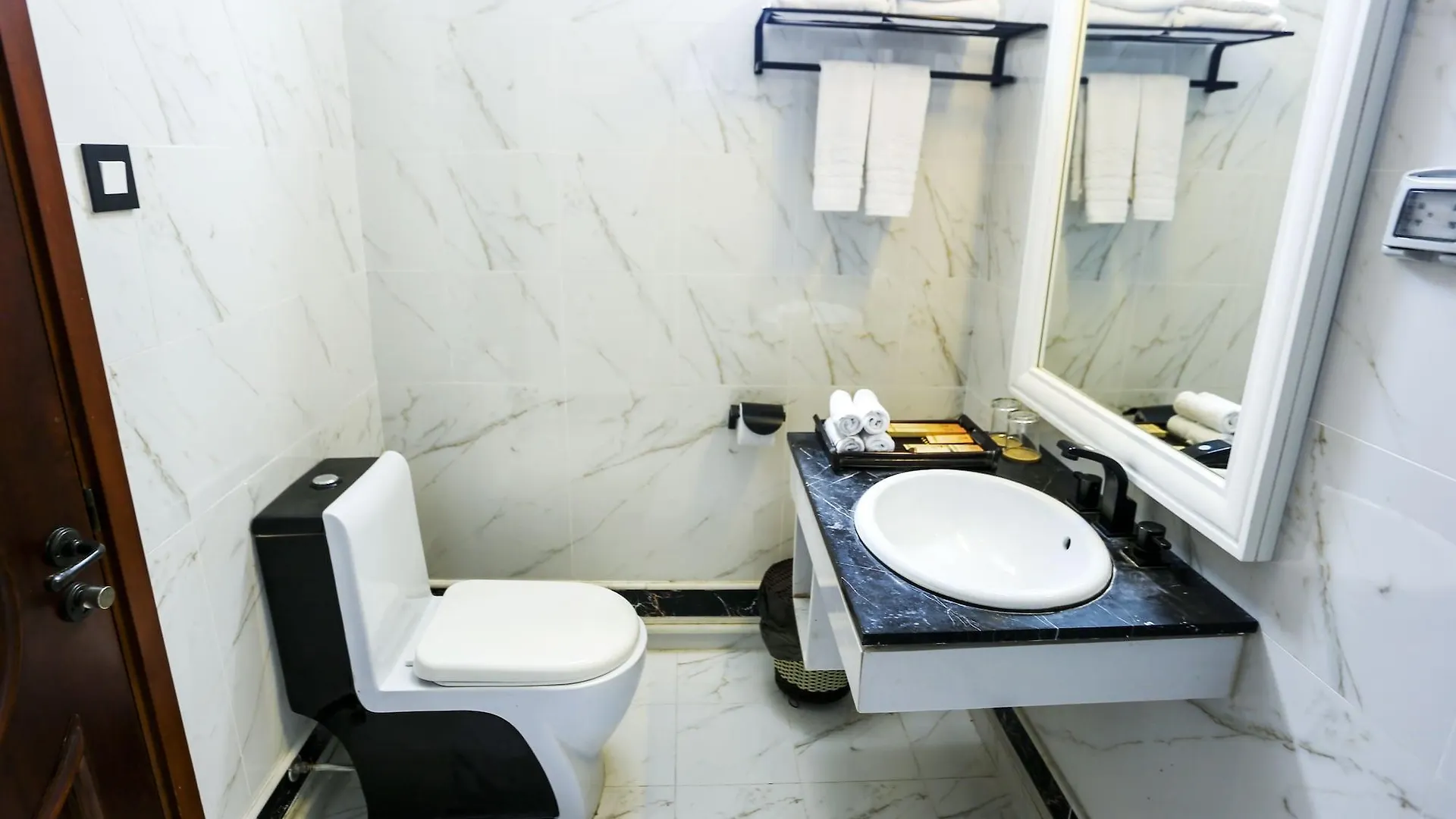 Seventeen Saloon Hotel Da Nang