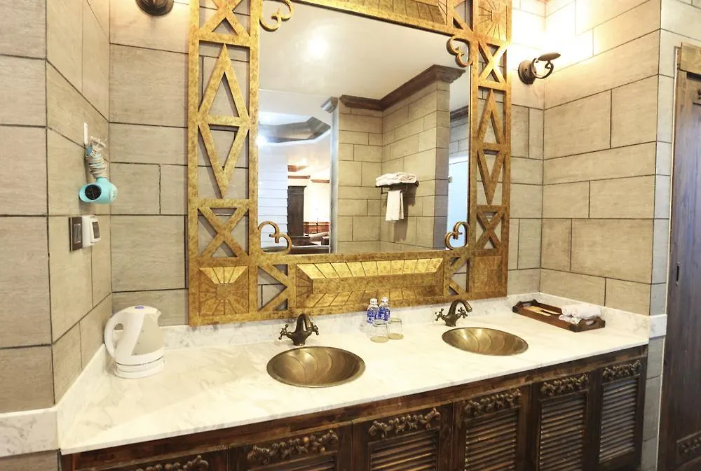 ***  Seventeen Saloon Hotel Da Nang Vietnam