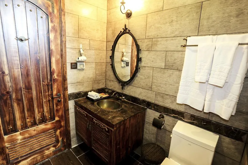 Seventeen Saloon Hotel Da Nang